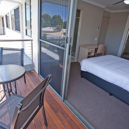 Stonewood Villas Chinchilla Bagian luar foto