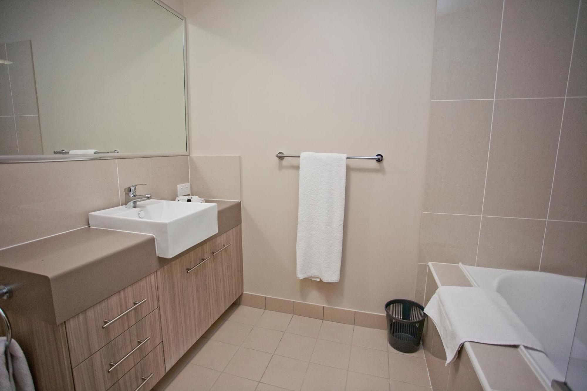 Stonewood Villas Chinchilla Bagian luar foto